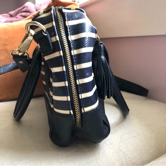 Kate Spade navy/cream pinstriped leather tote bag with crossbody strap - Picture 8 of 11